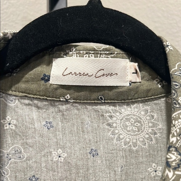 Green and White Button Down Shirt with Intricate Design - Picture 2 of 3